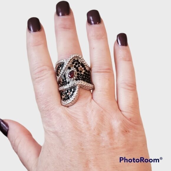 SILVER RHINESTONE STATEMENT RING various sizes - Picture 4 of 7